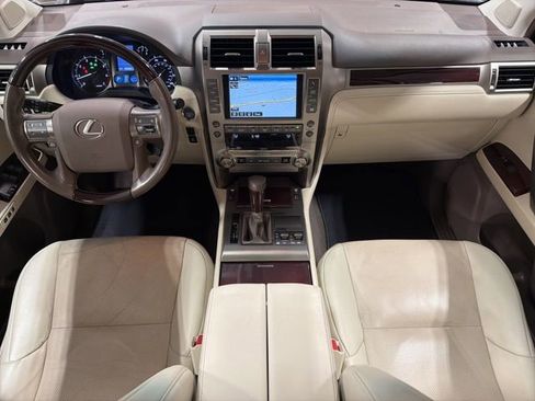 Used 2019 Lexus GX 460 Premium w/ Premium Package image 29