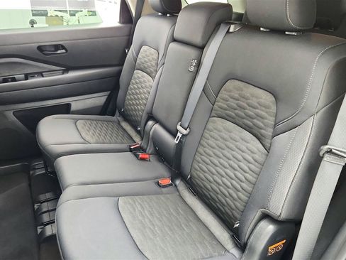 Used 2025 Nissan Pathfinder SV AWD/4WD image 32
