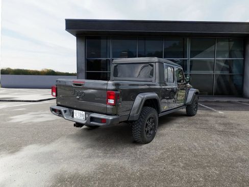 Used 2023 Jeep Gladiator Sport AWD/4WD image 3