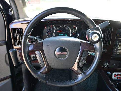 Used 2018 GMC Savana 2500 LS image 23