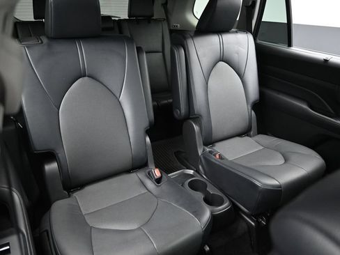 Used 2024 Toyota Grand Highlander AWD image 28