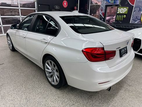 Used 2018 BMW 320i xDrive Sedan w/ Convenience Package image 3