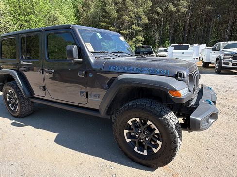Used 2025 Jeep Wrangler Unlimited Rubicon 4xe w/ Convenience Group AWD/4WD image 5
