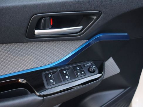 Used 2019 Toyota C-HR XLE FWD image 10