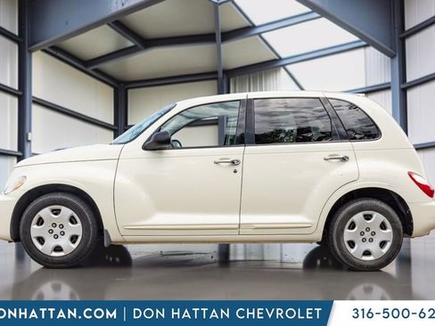 Used 2007 Chrysler PT Cruiser Touring FWD image 2