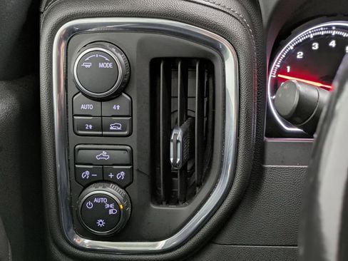 Used 2022 Chevrolet Silverado 1500 LT w/ Convenience Package II AWD/4WD image 35