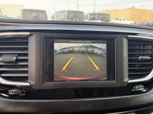 Used 2018 Chrysler Pacifica Touring-L image 20