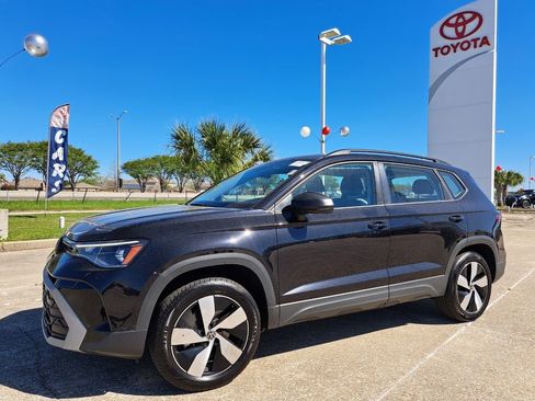 Used 2025 Volkswagen Taos S image 9