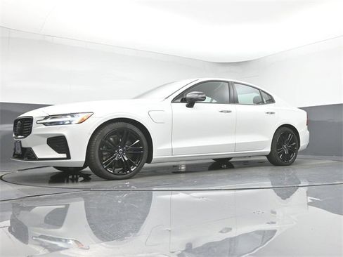 Used 2024 Volvo S60 T8 Ultimate image 40