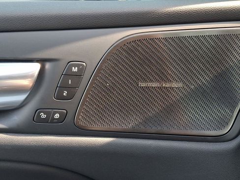 Certified 2025 Volvo S60 B5 Plus AWD/4WD image 23
