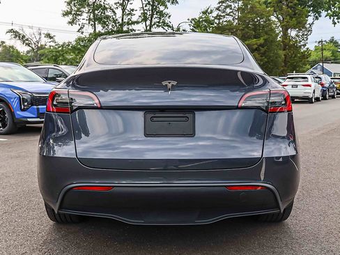 Used 2023 Tesla Model Y AWD image 5
