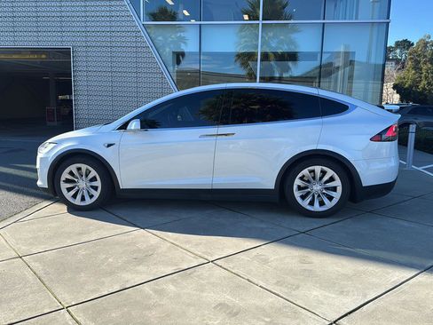 Used 2020 Tesla Model X Long Range image 7