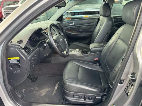 Used 2011 Hyundai Genesis 3.8 w/ Technology Pkg 4 image 10