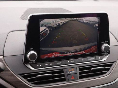 Used 2025 Nissan Altima 2.5 SV FWD image 16