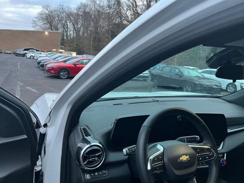 Used 2025 Chevrolet Equinox LT image 34