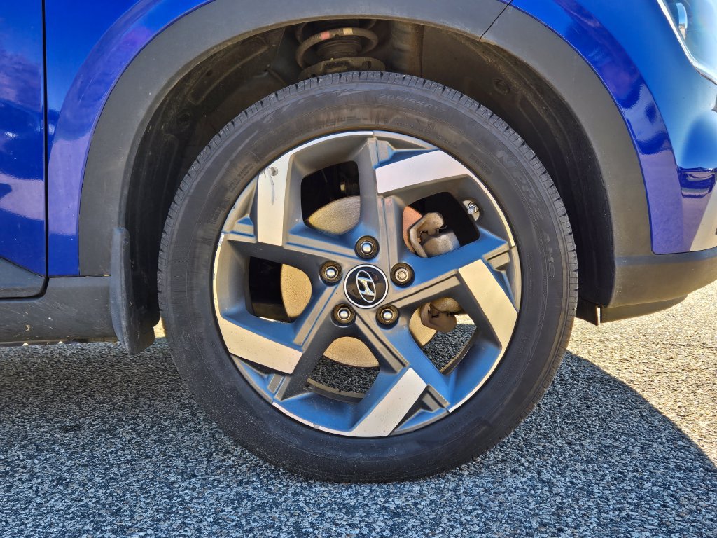 Used 2025 Hyundai Venue Limited FWD image 10