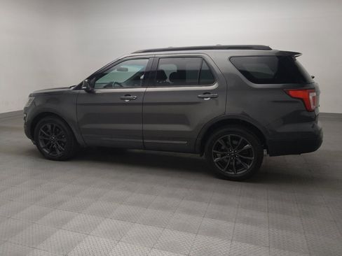 Used 2017 Ford Explorer XLT w/ Equipment Group 202A AWD/4WD image 3