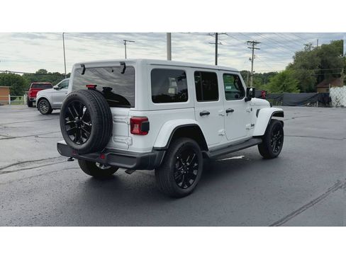 Used 2025 Jeep Wrangler Unlimited Sahara AWD/4WD image 8