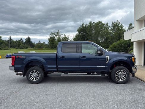 Used 2017 Ford F250 Lariat w/ Lariat Value Package AWD/4WD image 4