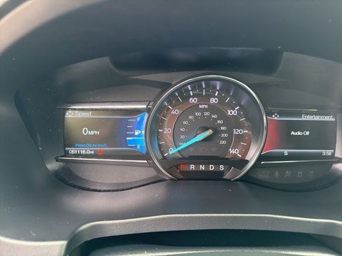 Used 2018 Ford Explorer XLT w/ Equipment Group 202A AWD/4WD image 17