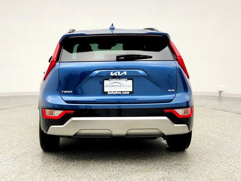 Used 2023 Kia Niro SX (49 combined mpg) image 6