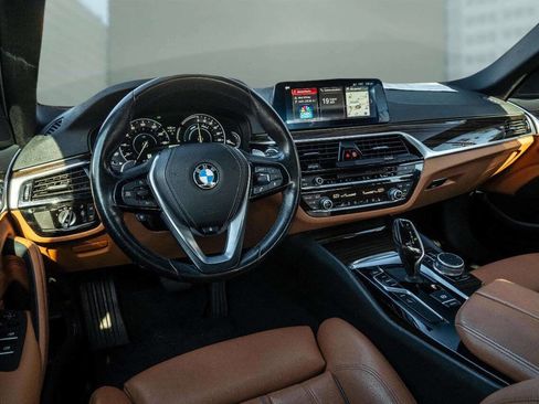 Used 2019 BMW 530e xDrive w/ Convenience Package image 4