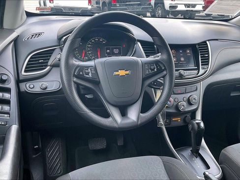 Used 2020 Chevrolet Trax LS w/ Tint and Cruise Package image 5