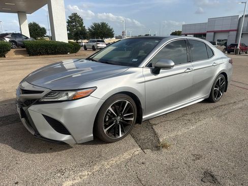 Used 2019 Toyota Camry XSE FWD image 1
