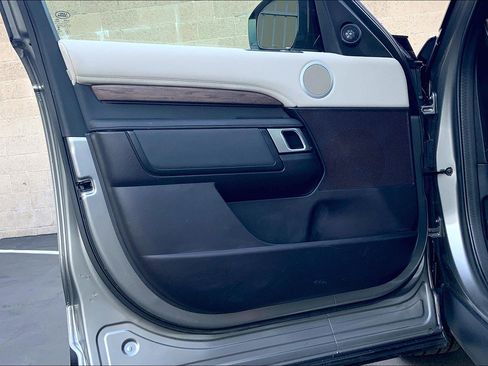 Used 2019 Land Rover Discovery HSE AWD/4WD image 21