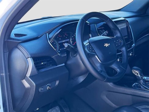 Used 2023 Chevrolet Traverse LT image 9