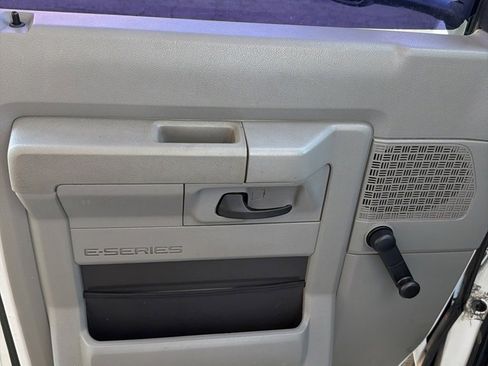 Used 2019 Ford E-350 and Econoline 350 Super Duty image 18