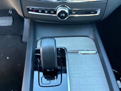 Certified 2025 Volvo XC60 B5 Plus image 24