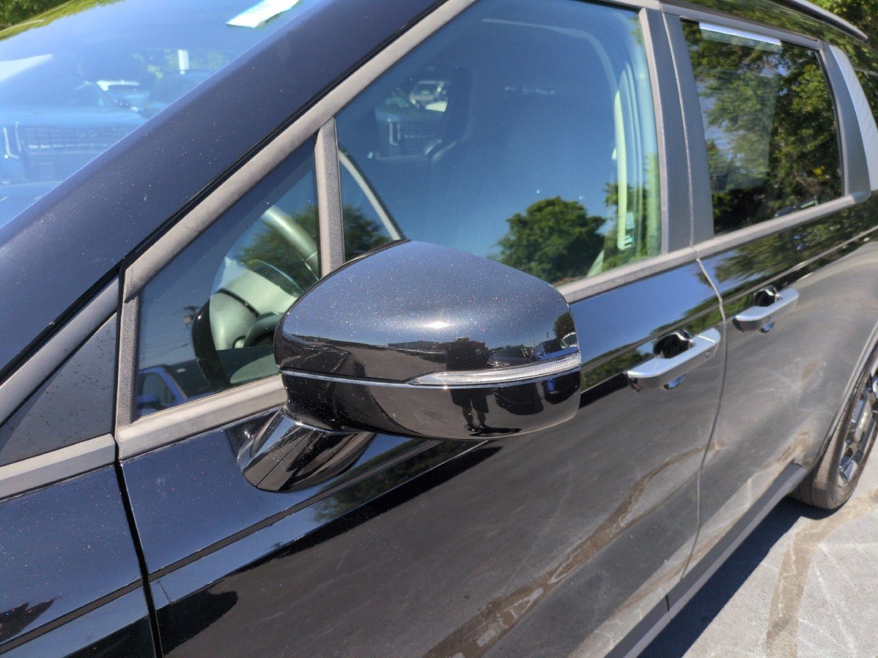 Certified 2025 Kia Carnival EX FWD image 10
