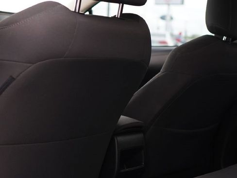 Used 2021 Toyota Corolla LE image 8