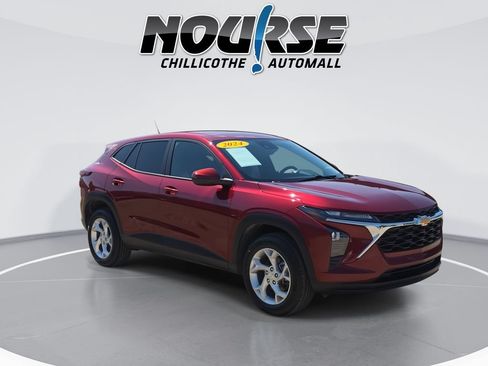 Used 2024 Chevrolet Trax LS w/ LS Convenience Package FWD image 2