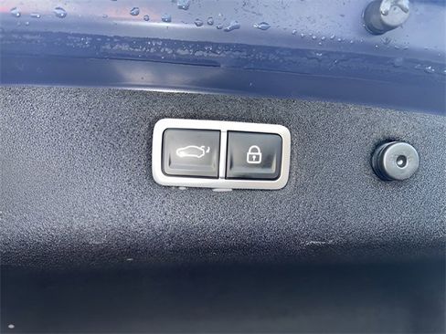 Used 2023 Genesis G70 3.3T w/ Sport Prestige Package image 26