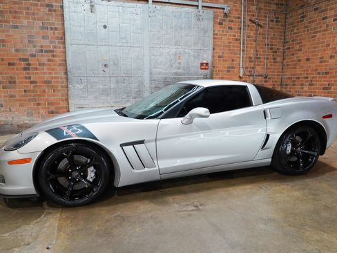 Used 2013 Chevrolet Corvette Grand Sport w/ 2LT Preferred Equipment Group RWD image 9