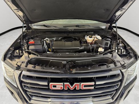 Used 2024 GMC Yukon AT4 w/ Technology Package AWD/4WD image 32