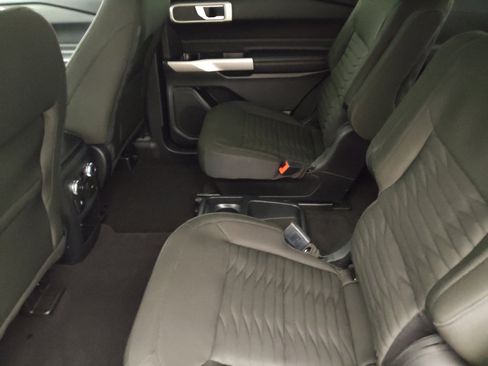 Used 2021 Ford Explorer XLT RWD image 18