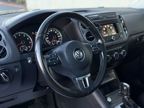 Used 2013 Volkswagen Tiguan SEL image 16
