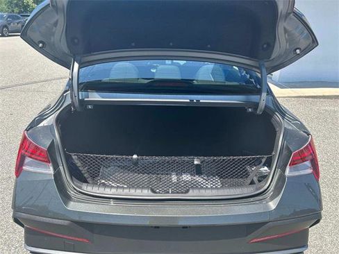 New 2025 Hyundai Elantra SEL image 4