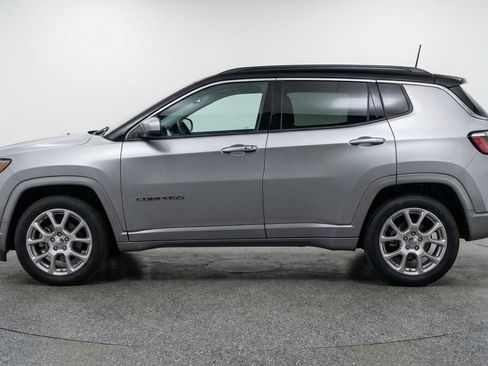 Used 2025 Jeep Compass Limited image 5