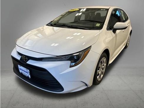 Used 2024 Toyota Corolla LE FWD image 1