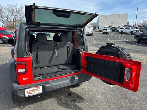 Used 2021 Jeep Wrangler Sport S image 9
