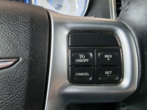 Used 2013 Chrysler 300 w/ Driver Convenience Group RWD image 23
