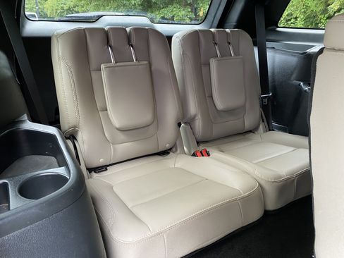 Used 2018 Ford Explorer XLT w/ Equipment Group 202A FWD image 37