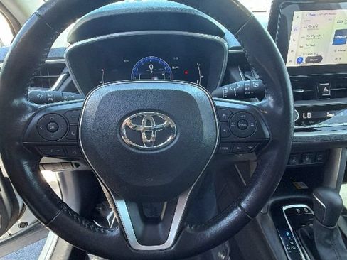 Used 2023 Toyota Corolla Cross XLE w/ Convenience Package FWD image 18