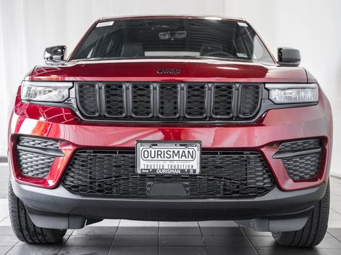 New 2025 Jeep Grand Cherokee Altitude image 2
