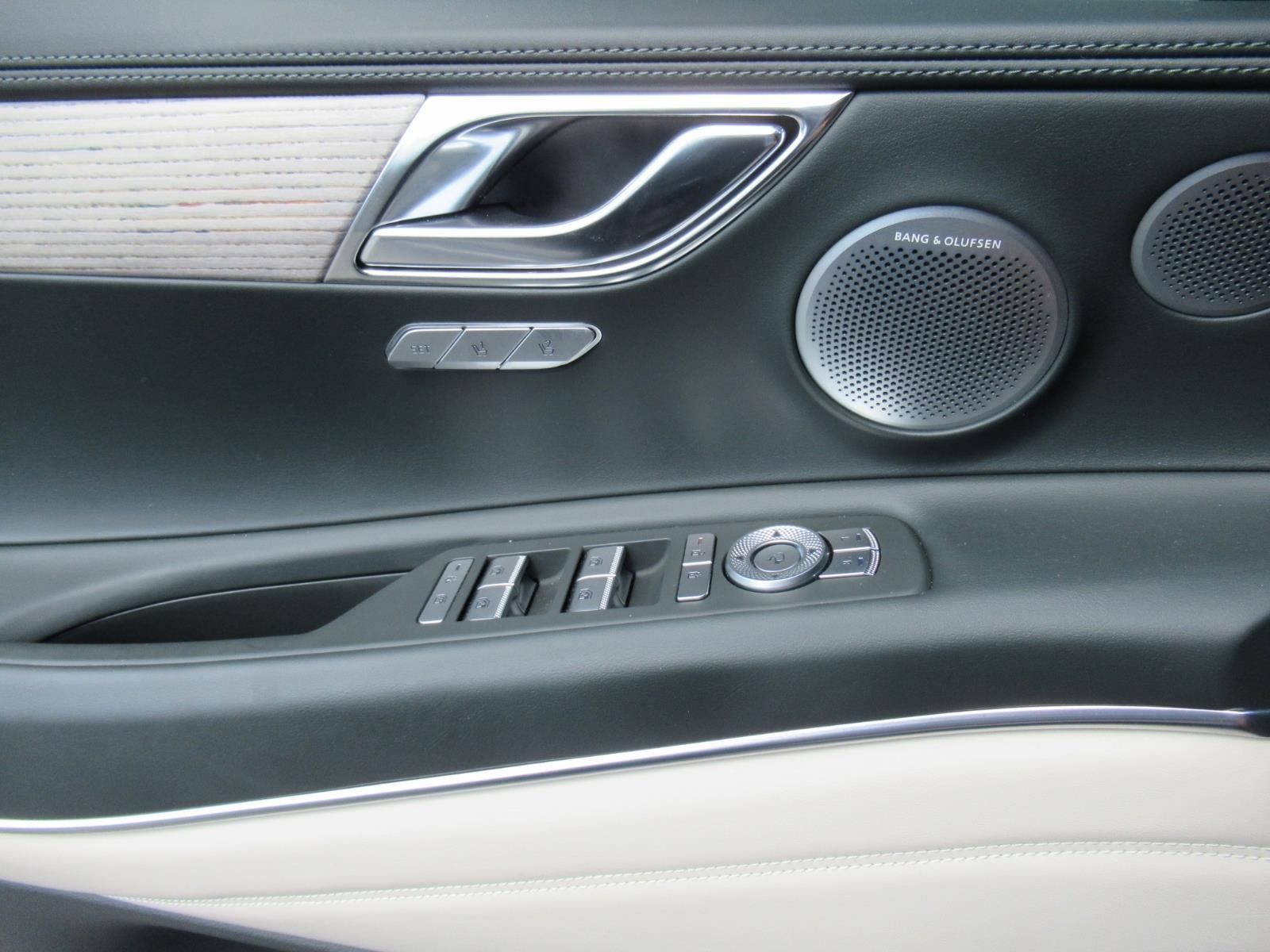 Used 2025 Genesis GV80 2.5T Prestige AWD/4WD image 21