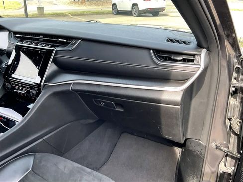 Certified 2024 Jeep Grand Cherokee Altitude image 18